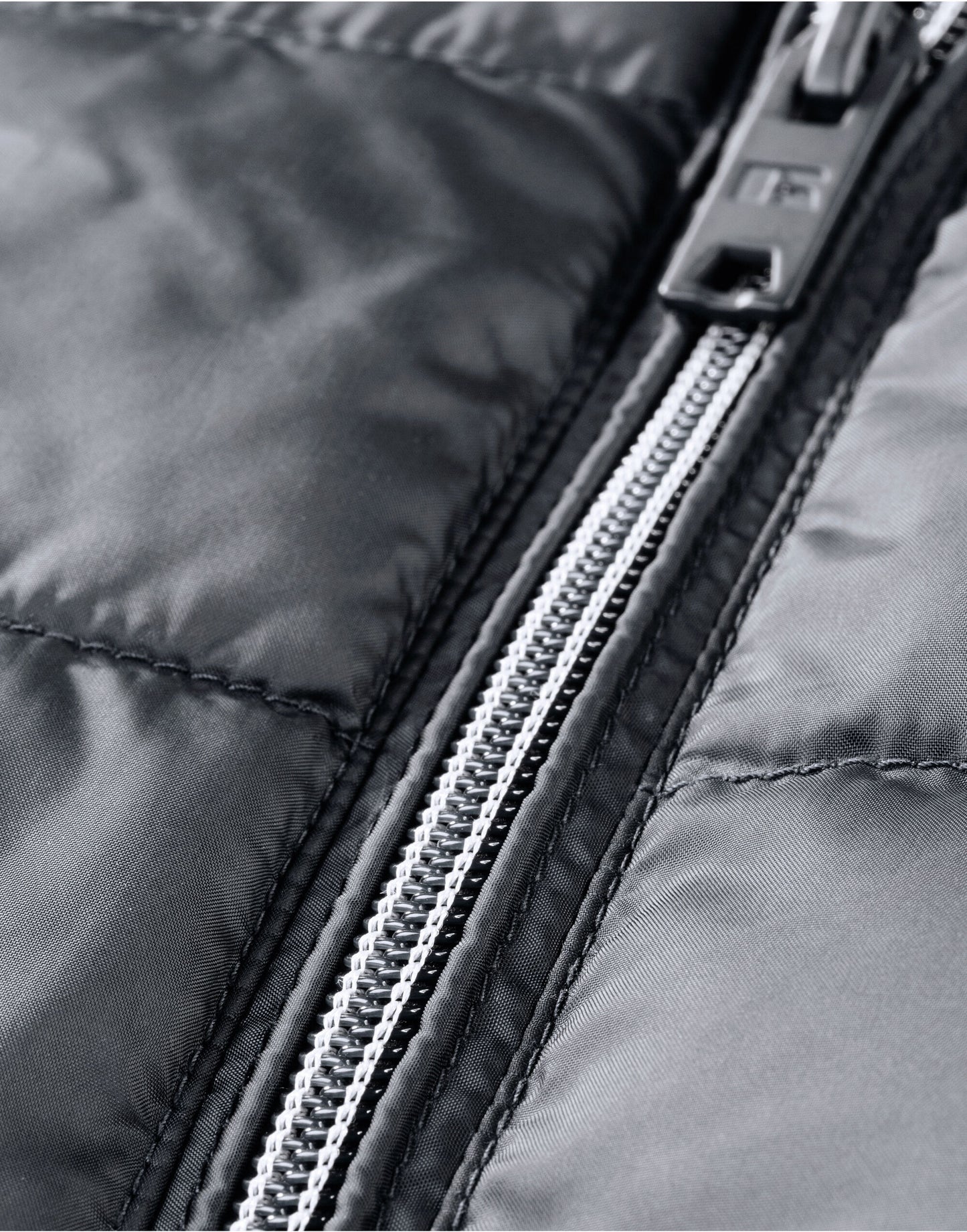 R441M Russell Mens Nano Bodywarmer