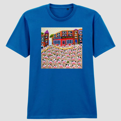 Hidden cow in The Temple Bar, Ireland, Dublin T-Shirt