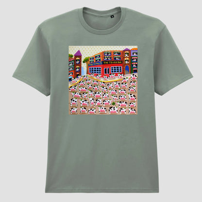 Hidden cow in The Temple Bar, Ireland, Dublin T-Shirt