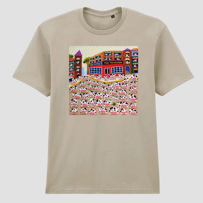 Hidden cow in The Temple Bar, Ireland, Dublin T-Shirt