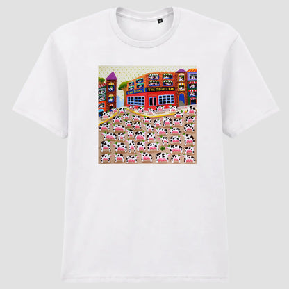 Hidden cow in The Temple Bar, Ireland, Dublin T-Shirt