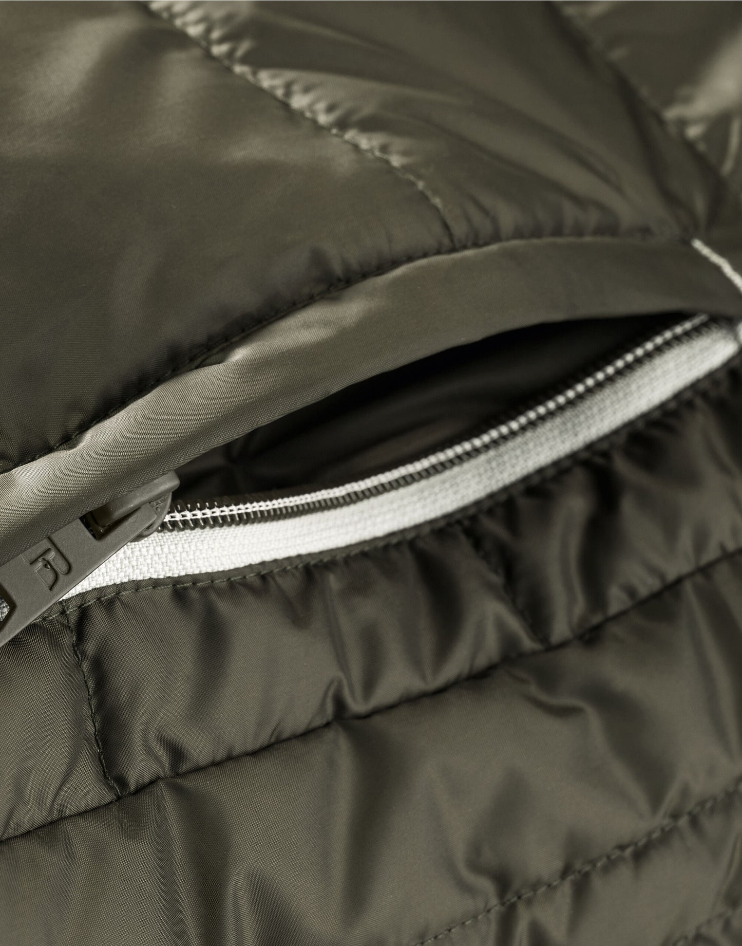 R440M Russell Mens Hooded Nano Jacket