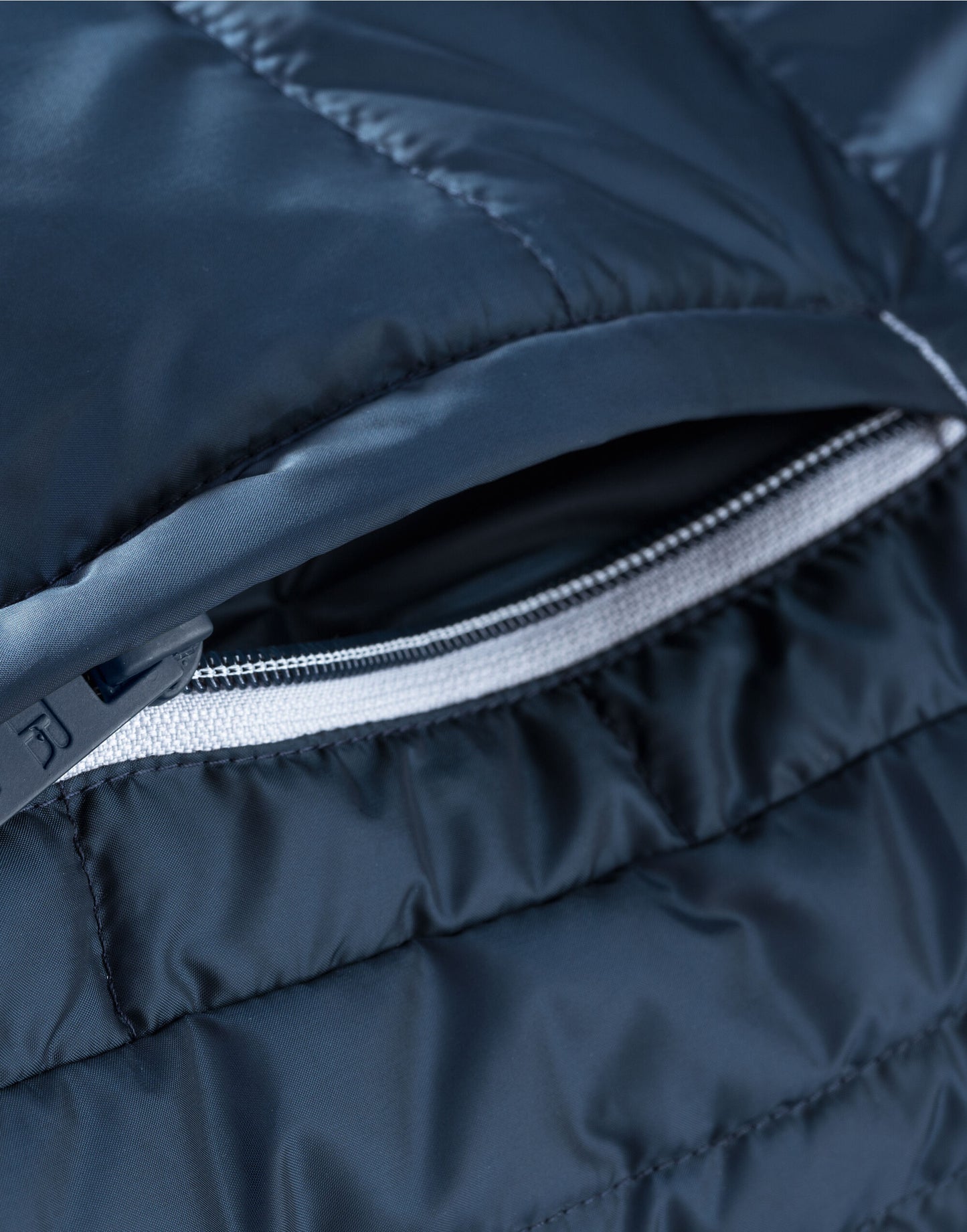 R440M Russell Mens Hooded Nano Jacket
