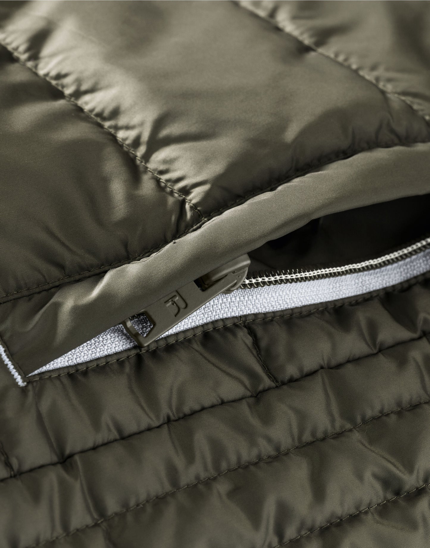 R441M Russell Mens Nano Bodywarmer